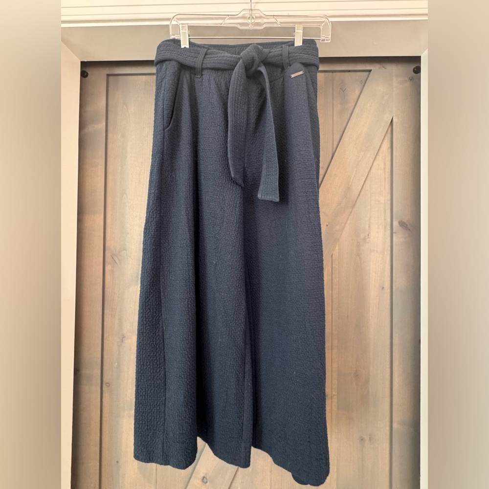 Women’s Sweaty Betty cropped wide-leg navy pants